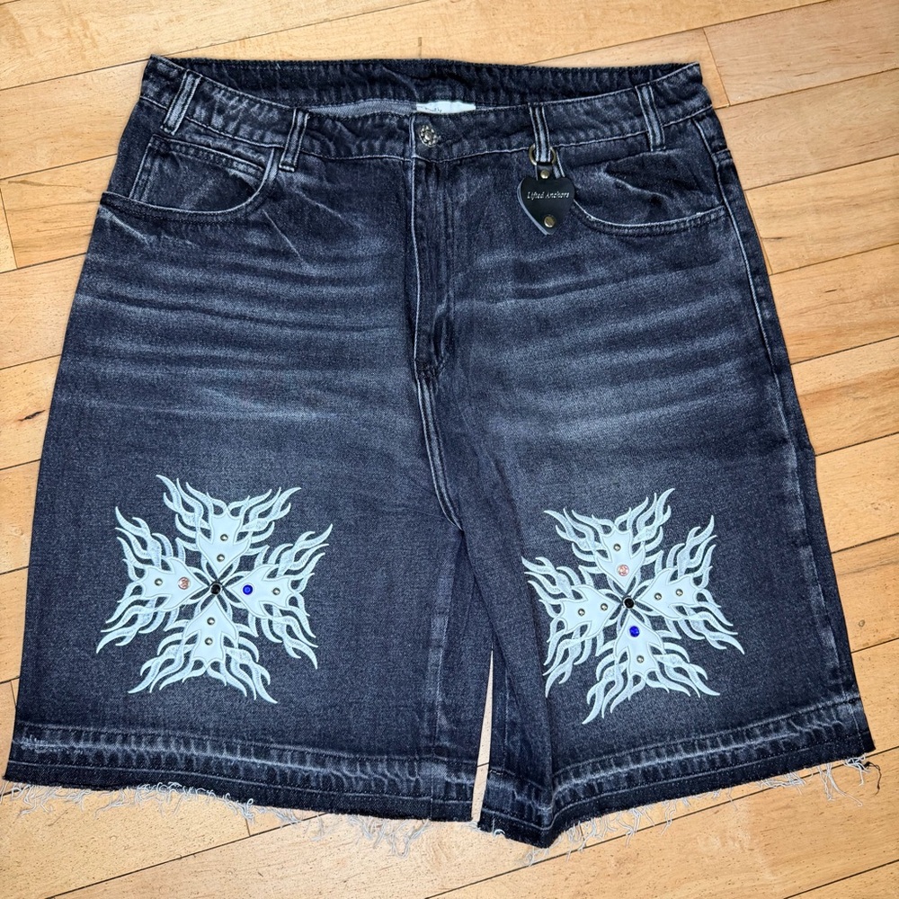 Lifted Anchors Black Taboo
Denim Jorts sz 40